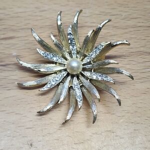 Vintage Lisner Brooch Gold Flower Crystal & Pearl